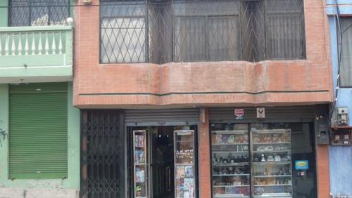 SE VENDE CASA EN SECTOR COMERCIAL DE CARAPUNGO