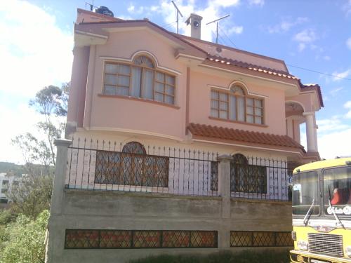 POR URGENCIA BANCARIA VENDO LINDA CASA CON ACABADOS DE PRIMERA