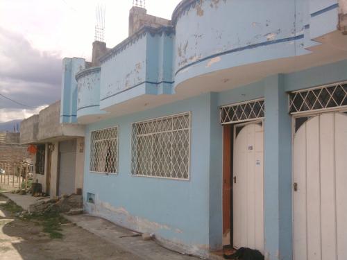 DE OPORTUNIDAD SE VENDE UNA CASA DE UNA PLANATA CON PLANOS APROBADOS PARA TRES PLANTAS