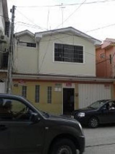 URDENOR 2 VILLA 3 DORMITORIOS 1 CUADRA CIUDAD COLON