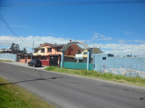 CASAS Y LOTES DE TERRENO EN EL VALLE DE LOS CHILLOS (EL TINGO)