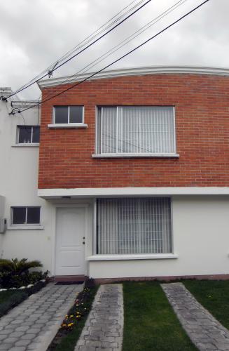 CASA LOS CÁNTAROS, 100M2, DOS PLANTAS, PATIO POSTERIOR AMPLIO, SECTOR PUSUQUÍ $75.000 INF: 2353-232, 097-592747