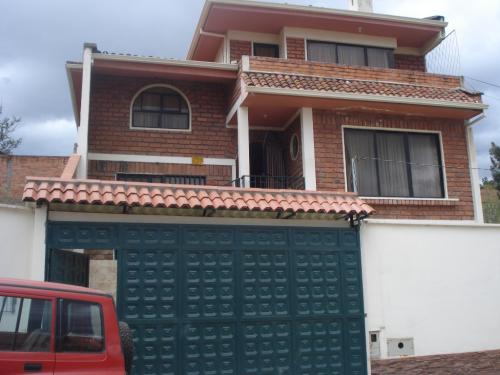 CASA DE VENTA EN LAS PENCAS ALTAS $ 120.000 WEB:casasencuencaecuador