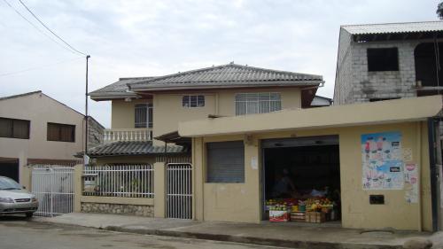 OPORTUNIDAD CASA COMERICAL  SECTOR LAS CUATRO ESQUINAS RICAURTE