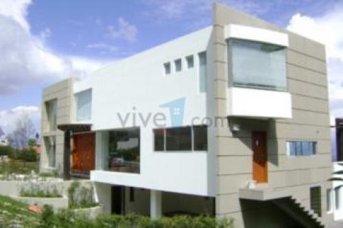 ESPECTACULAR CASA EN NAYON - TANDA