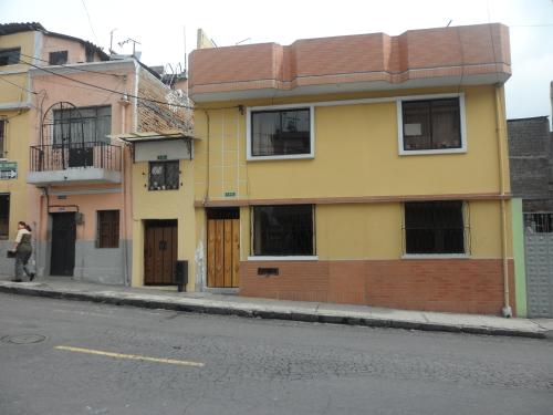 CASA RENTERA REMODELADA EN CHIMBACALLE