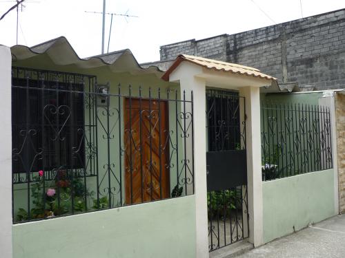 Vendo Hermosa casa en Cdla Martha Roldos