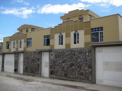 ARMENIA HERMOSAS CASAS INDEPENDIENTES EXCELENTE DISTRIBUCIÓN ZONA RESIDENCIAL DE ALTA PLUSVALIA