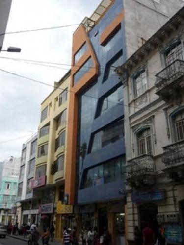 EDIFICIO NUEVO EN EL CENTRO DE AMBATO