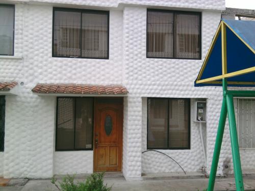 Linda casa en Pueblo Blanco del Valle C1