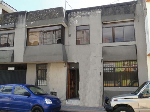 VENDO CASA EN EL CENTRO DE OTAVALO