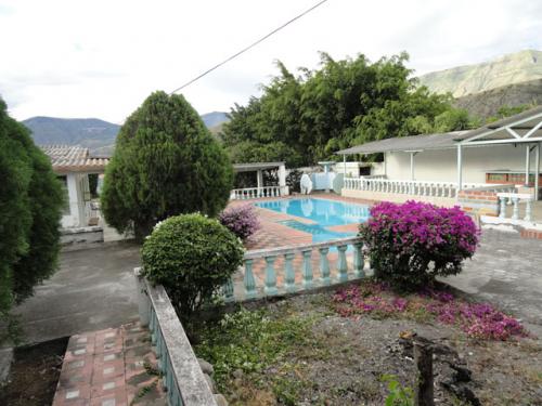 VENDO CASA CON PISCINA APTA  PARA HOSTERIA EN IBARRA