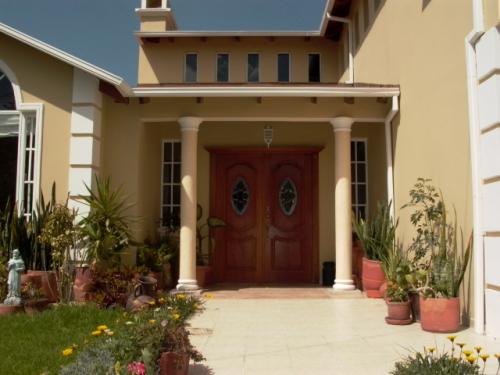 Hermosa casa tipo americana en urb cerrada sector Col. Aleman