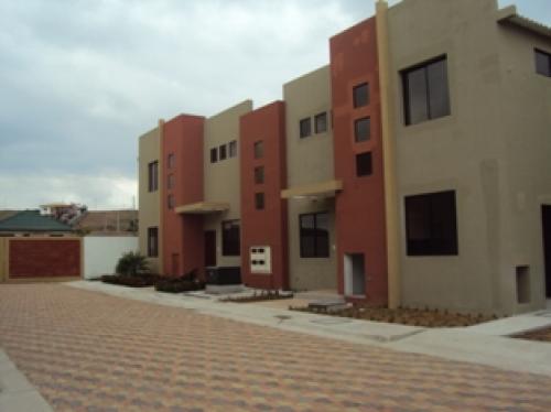 EL CONDADO DE VICOLINCI, FRENTE A VOLARE EN CONJUNTO PRIVADO VENDO 6 VILLAS DE 2 PLANTAS CON 3 DORMITORIOS, 2 GARAJES.