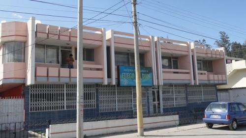 VENDO UNA CASA AL FILO DE LA PANAMERICANA EN OTAVALO