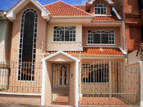 CASA CREDITO INMOBILIARIA....  Vendio el 28 de Diciembre del 2011 $ 100.000,00   Villa de tres plantas Sector Don Bosco....  Cuenca - Ecuador.