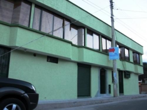 MAGNÍFICA OPORTUNIDAD VENDO CASA DE TRES PISOS CON ACABADOS DE PRIMERA TRAS EL CONDADO 