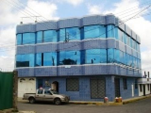 APROVECHA CASA DE TRES PLANTAS CON ACABADOS DE PRIMERA EN SANTO DOMINGO DE LOS TSACHILAS.