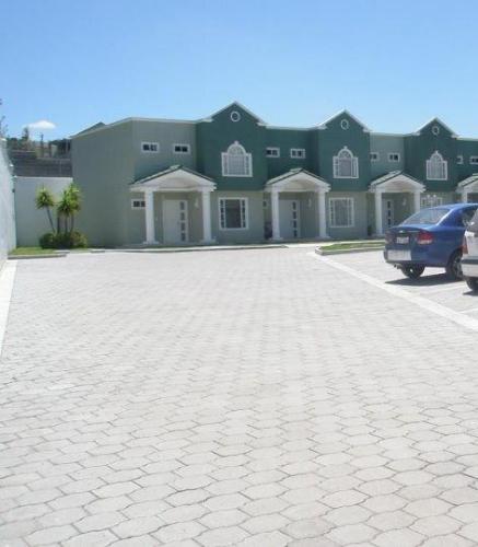 CASA CREDITO INMOBILIARIA... Vende Hermosa Casa Residencial Ubicada en el Valle de los Chillos... Quito - Ecuador