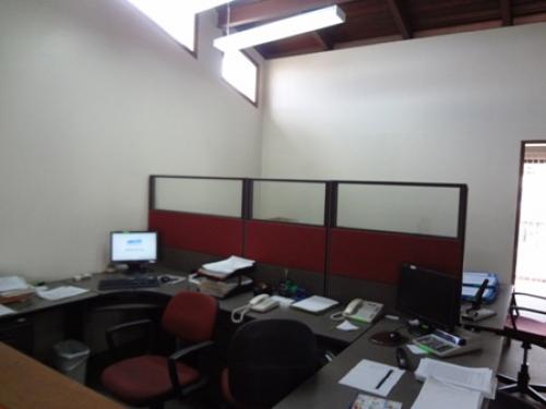 CASA ESQUINERA DE VENTA SECTOR QUICENTRO