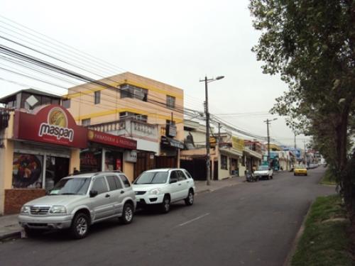 VENTA CASA CON LOCAL COMERCIAL AVENIDA TUFIÑO