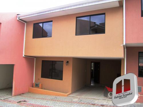 De oportunidad casa en Condominio Privado a 3 cuadras de la Av. Ordoñez Lasso 