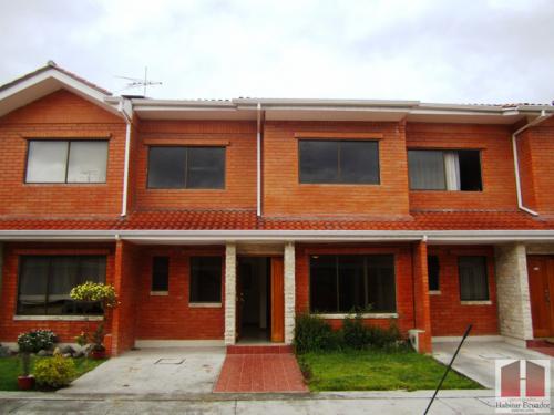 Casa en Misicata dentro de Condominio.