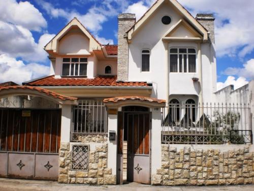 CASA CREDITO INMOBILIARIA... Vende Hermosa Casa Residencial Excelente Ubicacion