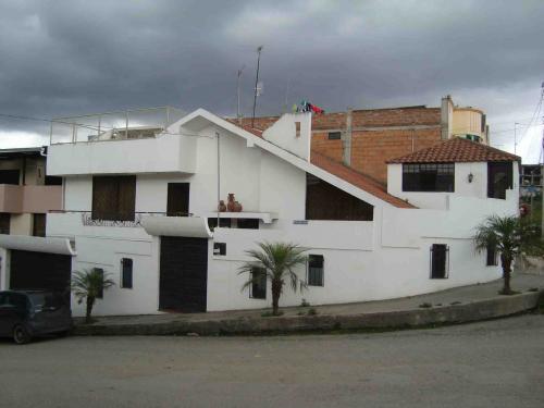 VENDO  CASA ESQUINERA, URBANIZACIÓN LA BANDA