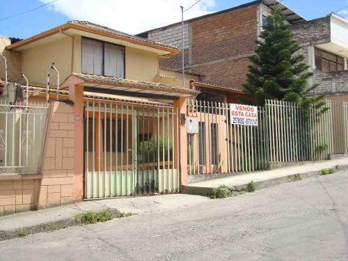 CASA RESIDENCIAL URBANIZACIÓN SAN RAFAEL