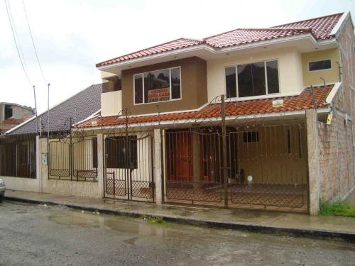 CASA A ESTRENAR EN URB. SIERRA DORADA