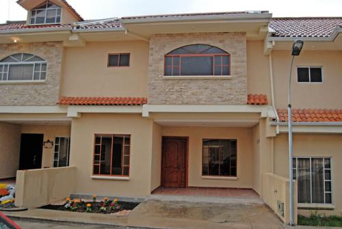 HERMOSA VILLA X ESTRENAR EN VENTA SECTOR LOS CEREZOS