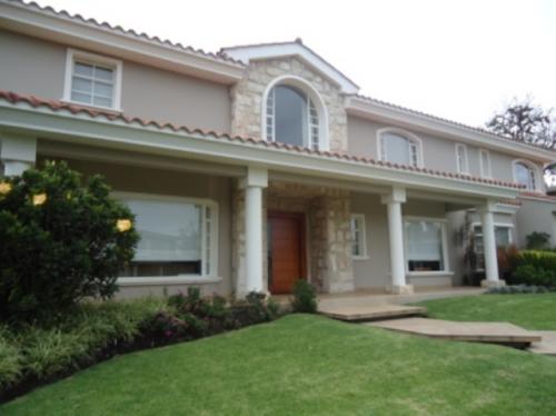 VENDO CASA DE LUJO URBANIZACION CERRADA – CUMBAYA
