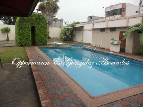 Vendo casa grande para clínica, hostal o vivienda.