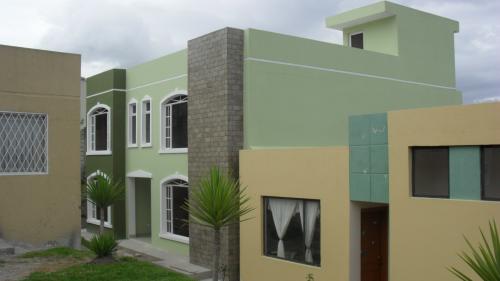 VENTA CASA 240 METROS (CARCELEN) ATRAS DEL COLEGIO AMERICANO