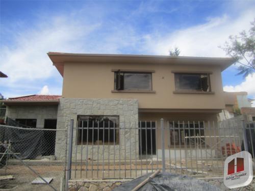 En Challuabamba, casa full obras.