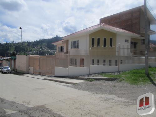 Casa en Narancay con acabados de primera