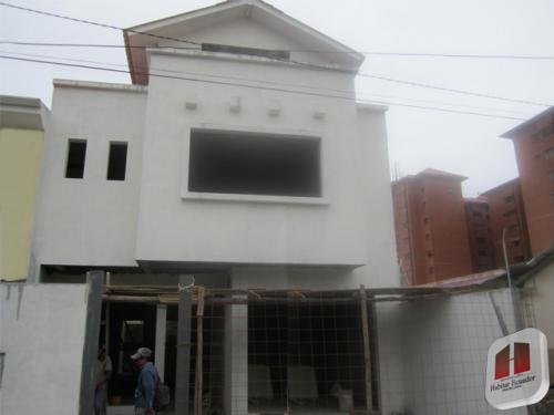 Casa en construccion en zona residencial