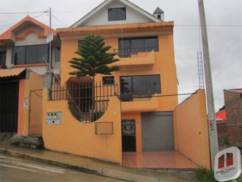 Casa rentera detrás del Tiempo, genera $900