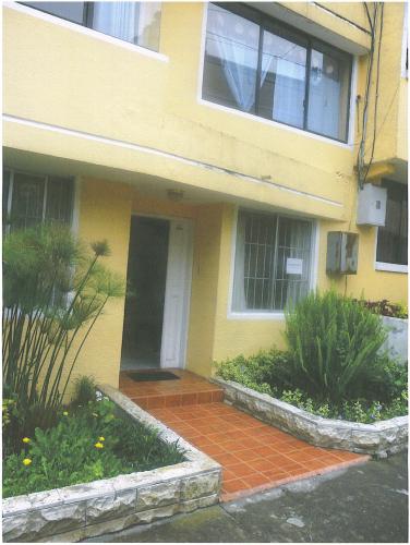 CASA EN CONJUNTO A LA ENTRADA A CONOCOTO