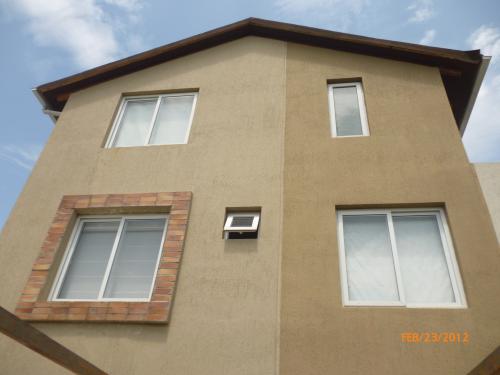 HERMOSA CASA EN CUMBAYA EN UN CONJUNTO TOTALMENTE SEGURO Y CONFORTABLE