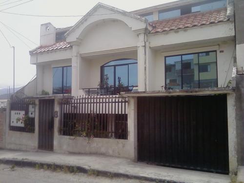  Casa en Venta en Loja. En los Cipres