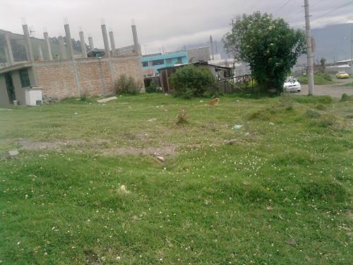 SE VENDE TERRENO  EXCELENTE UBICACION..,,ESQUINERO TIENE 220m2