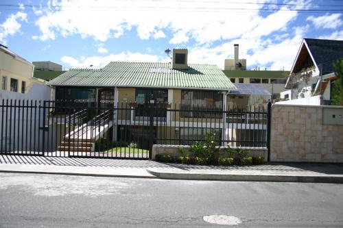 HERMOSA CASA AL NORTE DE QUITO