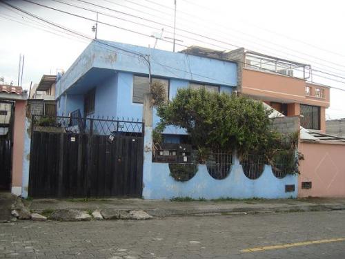 Vendo casa de 2 pisos. Ciudadela El EJERCITO. SUR DE QUITO SECTOR TERMINAL QUITUMBE. garaje para 2 automóviles. 2 departamentos para arrendar. Junto a
