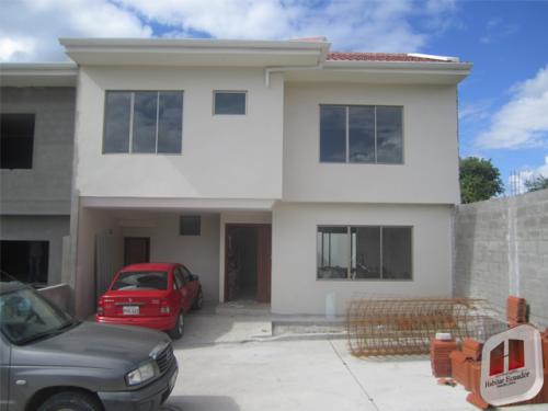 3 Casas en Cuenca sector Capulispamba