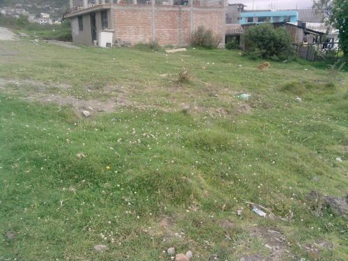 SE VENDE TERRENO  EXCELENTE UBICACION..,,ESQUINERO TIENE 220m2