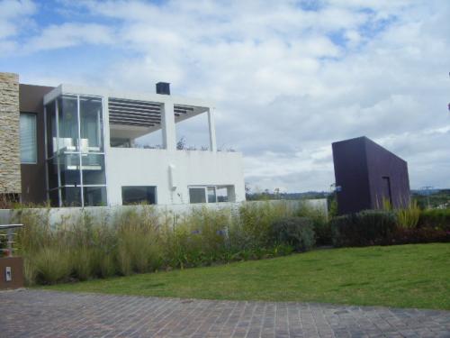 Hermosa  casa con acabados de lujo, linda visat, cuenta con ascensor