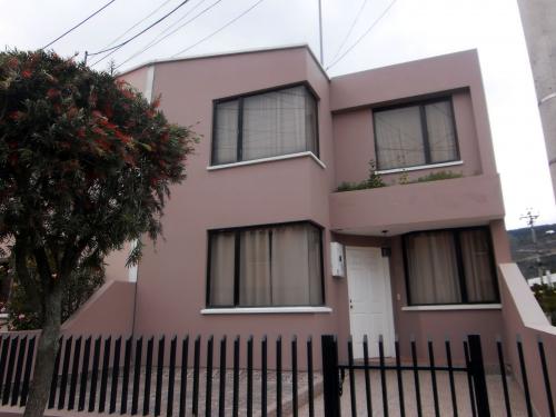 DOS HEMISFERIOS, CASA ESQUINERA 2 PLANTAS, 107M2 $69.000 INMOBILIARIA CONEXION: 2353-232 , 097-592747