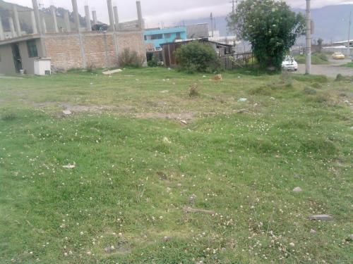 SE VENDE TERRENO  EXCELENTE UBICACION..,,ESQUINERO TIENE 220m2